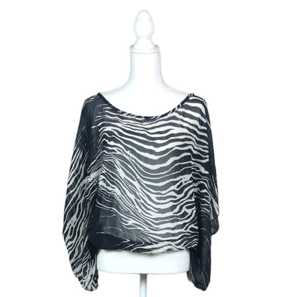Women’s Trac Black and‎ White Blouse